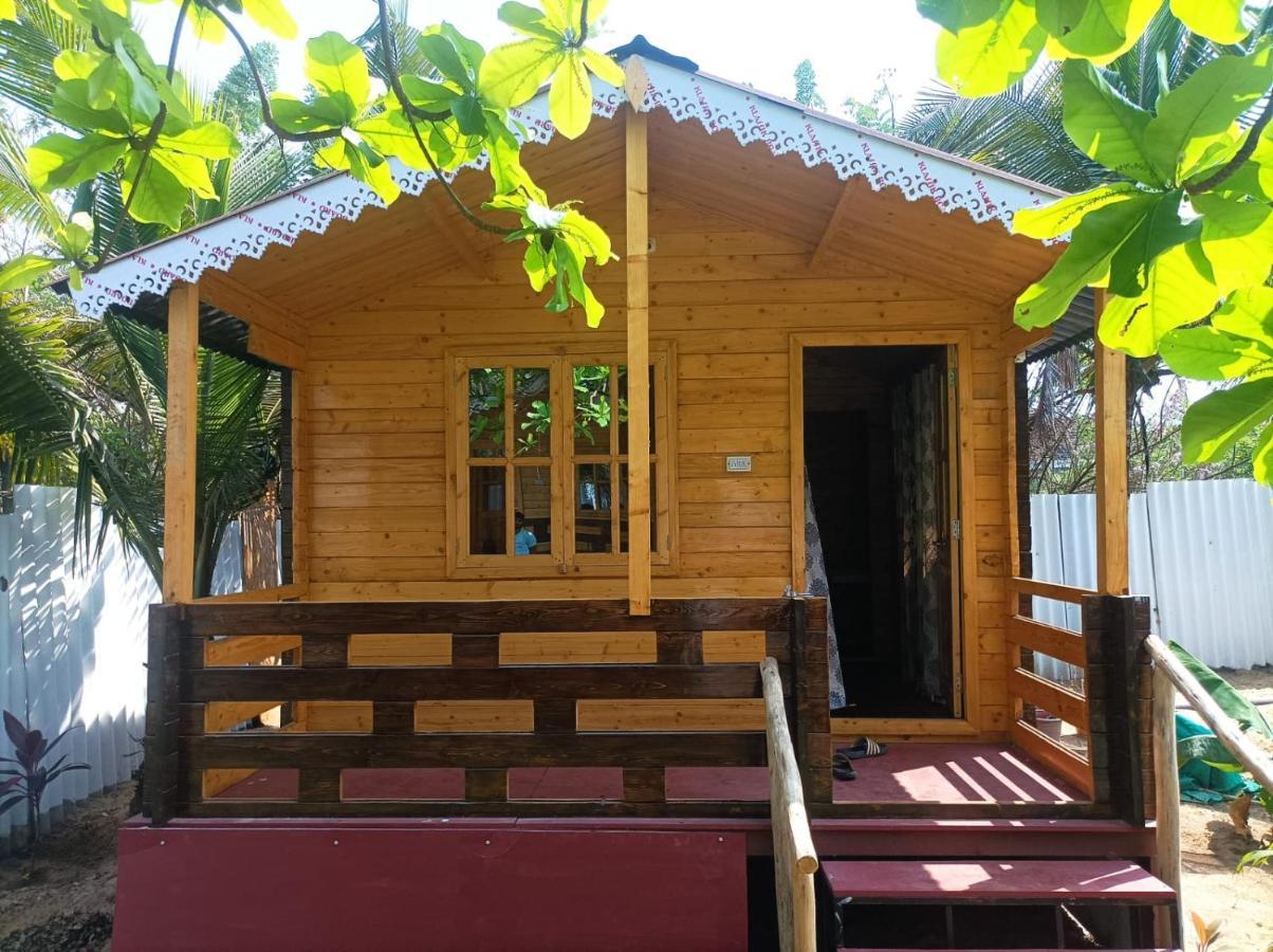 Happy Shack Beach And Wooden Huts 콜바 외부 사진