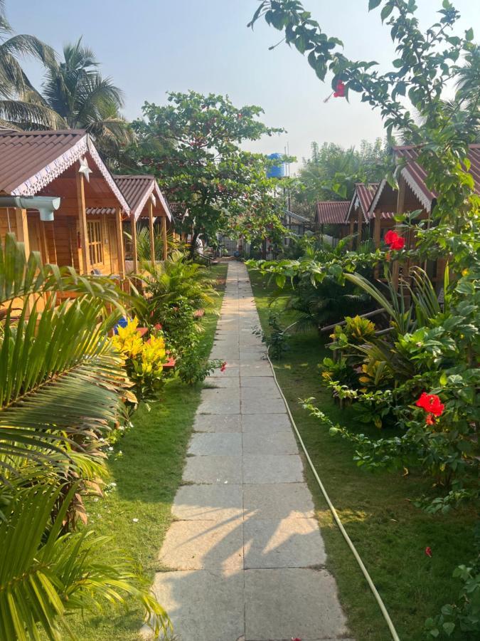 Happy Shack Beach And Wooden Huts 콜바 외부 사진