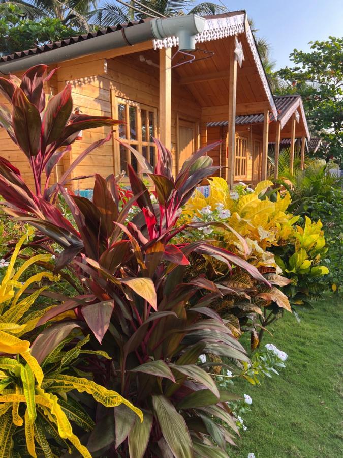 Happy Shack Beach And Wooden Huts 콜바 외부 사진