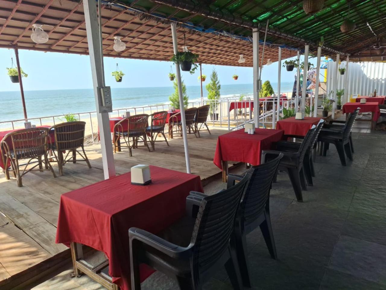 Happy Shack Beach And Wooden Huts 콜바 외부 사진