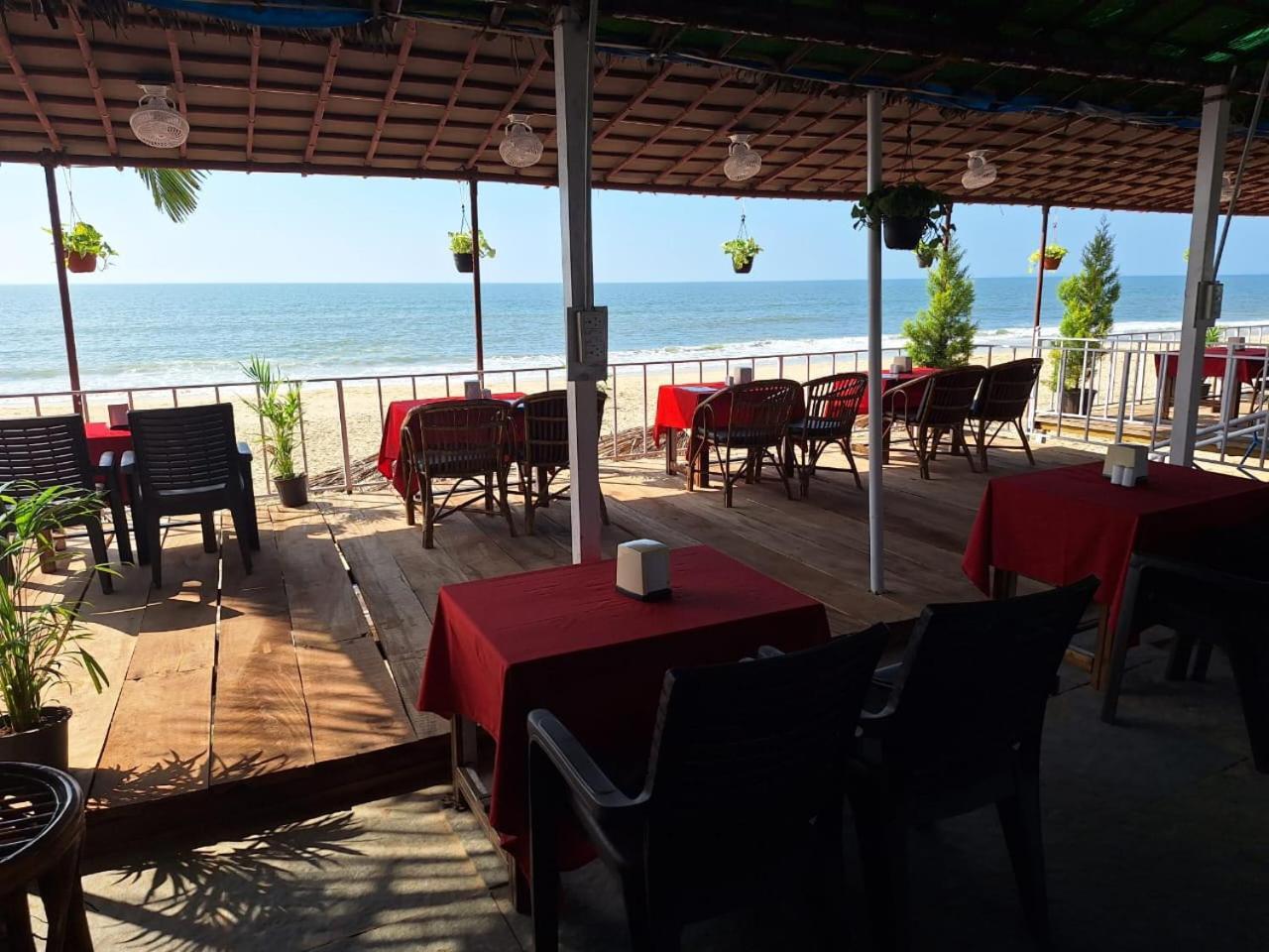 Happy Shack Beach And Wooden Huts 콜바 외부 사진